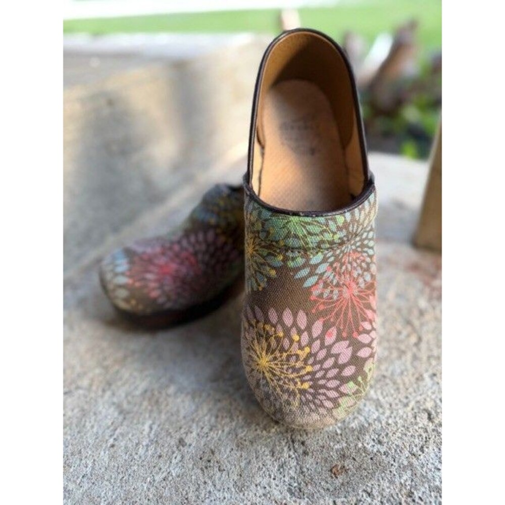 Women's Dansko Clogs Natural Brown Floral Leather Slip On Shoes Size 39 /8.5 - 9